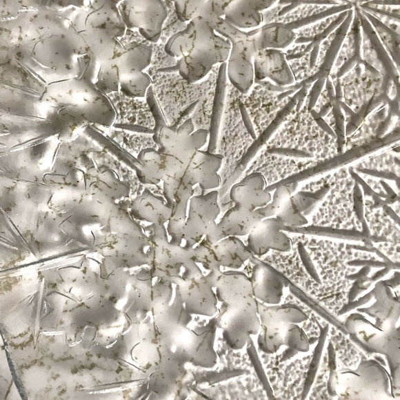 Winter Holiday Icy Snowflake Design Clear Glass Round Treat/Serving Tray Display - Picture 11 of 12